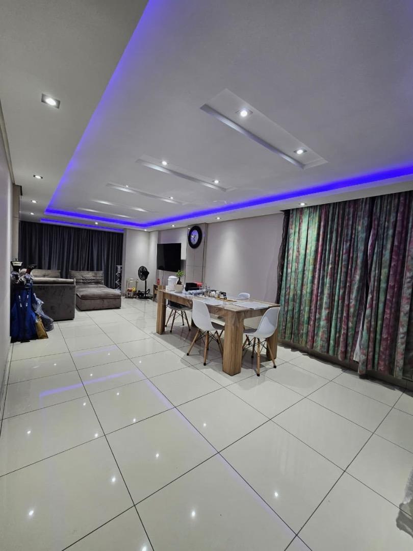 3 Bedroom Apartment for Sale in North Beach, Durban - KwaZulu Natal