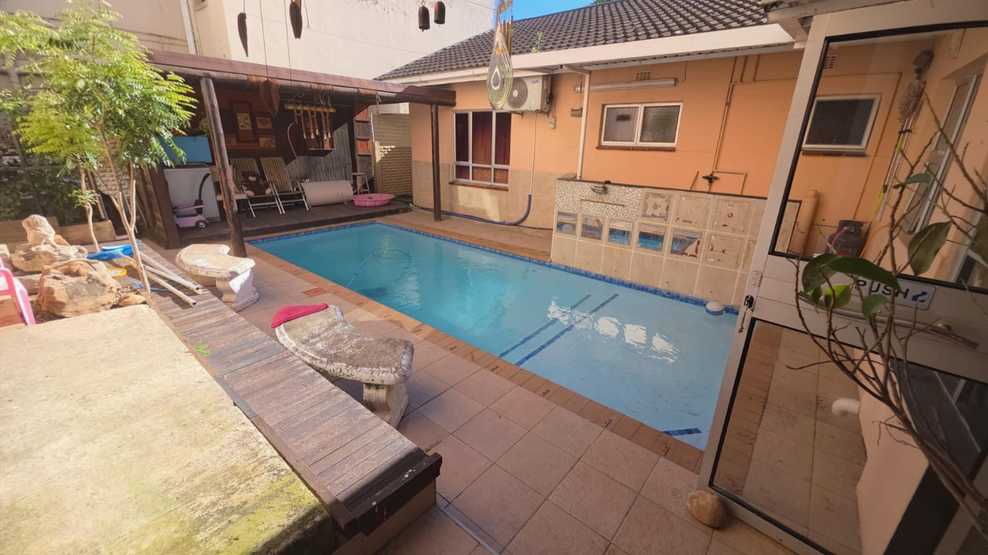 6 Bedroom House for Sale in Starwood, Phoenix - KwaZulu Natal